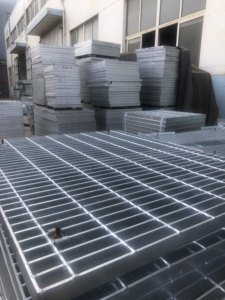 Grille en acier renforcée <span class=keywords><strong>de</strong></span> taille personnalisée, galvanisée, pour passerelle, plateforme, pont, ponton, grille en acier durable - Product Image 1