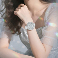 Montre à quartz pour femme en zircon, cadran rond en cristal de 33 mm, bracelet en cuir souple, étanche, montre-bracelet de luxe pour soirée et robe de soirée