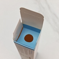 Boîte d'emballage de dentifrice en carton blanc avec logo personnalisé, clips de fixation intégrés, impression UV, haute saturation des couleurs