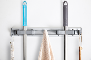 Support mural pour balai et serpillière d'intérieur, pour le <span class=keywords><strong>rangement</strong></span> des outils de nettoyage à domicile, avec 3 crochets antirouille pour la cuisine et la salle de bain - Product Image 2