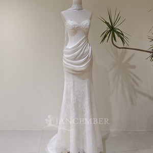 LY105 ชุดแต่งงานลูกไม้สีงาช้างปักลายหวานใจสุดพิเศษพร้อมผ้าคลุมไหล่ - Product Image 1