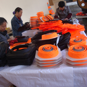 Cones De Trafego 500mm Straßen kegel aus wasserdichtem Oxford-Stoff mit Gummi basis 50cm tragbarer zusammen klappbarer Verkehrs kegel - Product Image 5