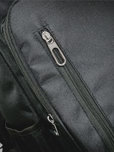 Mochila de Tenis y Pickleball Personalizada de Fábrica OEM con Cierre de Cremallera, Estilo Moderno Unisex, Hecha en China - Product Image 4