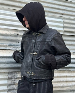 Chaquetas <span class=keywords><strong>de</strong></span> Piel Sintética Encerada para Hombre Estilo Motociclista con Cierre <span class=keywords><strong>de</strong></span> Pinza <span class=keywords><strong>de</strong></span> Langosta y Hebilla <span class=keywords><strong>de</strong></span> <span class=keywords><strong>Bombero</strong></span> Personalizadas <span class=keywords><strong>de</strong></span> Corte Cuadrado - Product Image 1