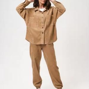 Conjuntos de Camisa Holgada con Botones y Pantalones Cargo de Pana con Cintura Elástica Recta para Mujer, con Logotipo Personalizado OEM - Product Image 1