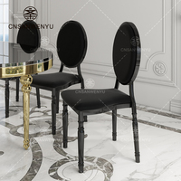 Chaises d'hôtel modernes en acier inoxydable avec cadre soudé sans couture et coussin en mousse haute densité – Empilables et durables pour salon et villa