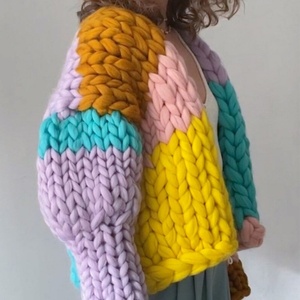 Cardigan Corto in Lana 100% Multicolore con Logo Personalizzato OEM, Manica <span class=keywords><strong>a</strong></span> Lanterna, Maglione Lavorato <span class=keywords><strong>a</strong></span> <span class=keywords><strong>Mano</strong></span> all'Uncinetto per <span class=keywords><strong>Donna</strong></span> - Product Image 4