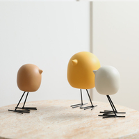 Figurine d'oiseau en céramique nordique avec pieds en fil métallique, ornement de table moderne pour salon, étagère, décoration de maison, cadeau de pendaison de crémaillère