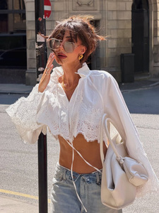 Fabricante OEM ODM de <span class=keywords><strong>Blusas</strong></span> de Encaje de Ganchillo para Mujer, Etiqueta Privada, Top Corto con Mangas de Campana, Camisa Blanca de Algodón para Vacaciones, Venta al Por Mayor - Product Image 5
