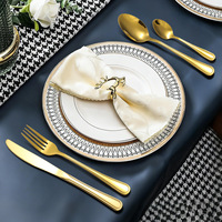 Ensemble de couverts modernes en acier inoxydable, cuillère, fourchette, couteau, passe au lave-vaisselle, passe au micro-ondes, aspect sophistiqué pour usage en restaurant