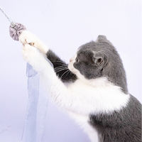 Lot de 3 jouets pour chat écologiques en bois et sisal, classiques et adorables, avec plumes grises, bleues et roses – Vente en gros