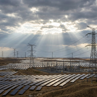 Panneau solaire bifacial TOPCon 660W à double verre avec gain de puissance arrière élevé pour station solaire au sol à grande échelle