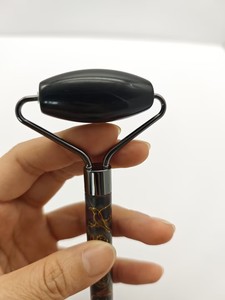 Gua Sha ลูกกลิ้งนวดโลโก้ที่กําหนดเองเครื่องนวดหน้าแก้วธรรมชาติพร้อมกล่องคุณภาพสูงลูกกลิ้ง obsidian guasha - Product Image 5