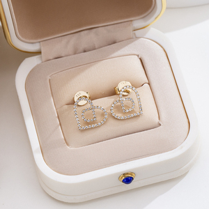 Boucles d'oreilles Messi Jewelry MSE-842 en or jaune 18 carats avec diamants ronds en forme de cœur pour femmes - Product Image 4