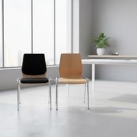 Chaise en contreplaqué empilable avec siège rembourré et pieds chromés pour salle de conférence et de formation