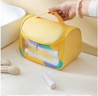 Grande Capacité Étanche Courbe Main En Cuir Voyage pour Trousse De Toilette Maquillage Sacs Nouveau Style Portable PVC Lettres Cosmétique Cas