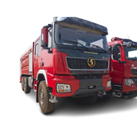 Camion de pompiers de qualité militaire 6*6 de marque célèbre avec système hydraulique avancé et grand réservoir d'eau pour une réponse rapide aux scènes d'incendie