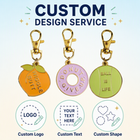 Porte-clés en métal personnalisés avec logo, breloques en forme de donut, de tennis, de fruits, accessoires pour sacs à dos, cadeaux promotionnels en gros