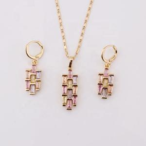 Conjunto de Collar con Colgante de Jesús y Pendientes, Chapado en Oro de 18K, Joyería Religiosa, Diseño de Cabeza de Cristo con Incrustaciones, Acero Inoxidable - Product Image 4