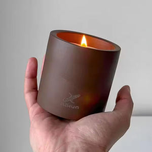 Vela Aromática de Cera de Soja Hecha a Mano en Frasco de Cerámica Nórdica Única de Marca Privada - Product Image 6