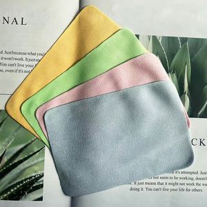 รับสกรีนโลโก้ตามสั่ง ผ้าไมโครไฟเบอร์กำมะหยี่ขนาด 10x10 ซม. สีเบจชมพู สำหรับทำความสะอาดเลนส์แว่นตาและนาฬิกา ขายส่ง - Product Image 4