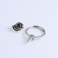 Bague de fiançailles tactique en cuivre pour femme, motif rose sombre, avec pointe rotative, bijou de défense personnelle pour la protection et la sécurité