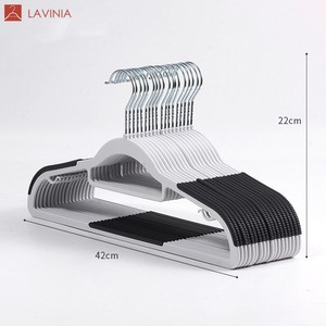 <span class=keywords><strong>Cintre</strong></span> antidérapant en plastique ABS <span class=keywords><strong>gris</strong></span> noir personnalisable Lavinia vente en gros - Product Image 1