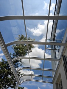 Auvent en polycarbonate Prima Outdoor avec structure en aluminium pour patio, jardin et usage résidentiel - Product Image 6