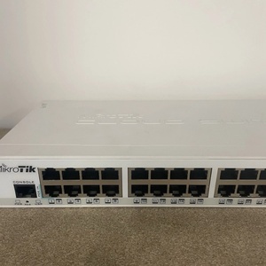 Routeur commutateur cloud MikroTik CRS326-24G-2S+RM 24 ports PoE - Product Image 4