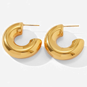 Pendientes de Aro Geométricos Chapados en Oro de 18K con Poste de Acero Inoxidable para Uso Diario - Product Image 1
