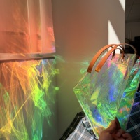 Sac fourre-tout réfléchissant arc-en-ciel brillant avec œillets métalliques, sac en PVC holographique transparent pour emballage cosmétique