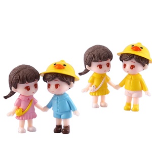 Fai da te casa delle bambole 3D giocattolo <span class=keywords><strong>in</strong></span> miniatura cartone animato coppie <span class=keywords><strong>in</strong></span> cappello giallo figurina <span class=keywords><strong>in</strong></span> <span class=keywords><strong>resina</strong></span> artigianato decorazione della tavola - Product Image 2