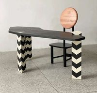 Bureau triangulaire en bois massif noir et blanc, design italien créatif, moderne et simple, pour usage domestique ou en villa.