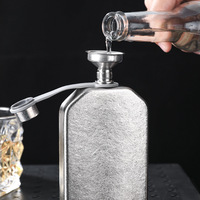 Flacon à whisky en titane pur, portable, compact, de forme plate, 200 ml, bouteille à liqueur de haute qualité, utilisation domestique, style moderne minimaliste