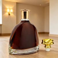 Bouteille de vin vide en verre blanc de 700 ml avec bouchon en liège, finition mate, luxe moderne, couleur et logo personnalisés, emballée en carton