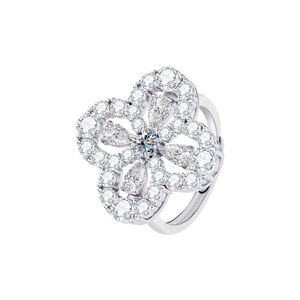 Anillo de Plata de Ley S925 con Trébol de Cuatro Hojas Súper Brillante y Moissanita Ligeramente Engastada - Product Image 1