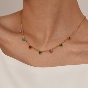 Collar de Gargantilla para Mujer, Personalizado, con Circonita, Corte Princesa, Acero Inoxidable, Chapado en Oro, con Dijes de Corazón - Product Image 3