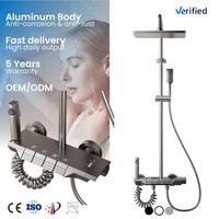 Ensemble de douche thermostatique moderne personnalisable en alliage d'aluminium poli, avec pommeau de douche carré à jet de pluie, fixation murale en ABS