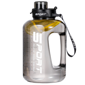 Botella de agua deportiva de 2L de gran capacidad con asa para gimnasio y uso al aire libre - Product Image 1