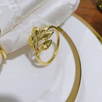 Anneau de serviette en forme de feuille d'orme dorée, idéal pour la décoration de table d'hôtel, de mariage, de fête, de dîner ou de Noël