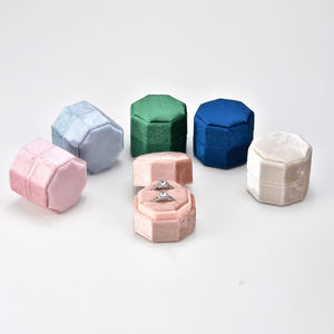 Taimy Boîte à bagues en velours à 3 emplacements de haute qualité Boîte à bagues de fiançailles octogonale rose Boîte à bijoux mini octogonale avec logo personnalisé en gros - Product Image 5