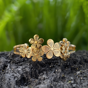 Brazalete de Moda en Acero Inoxidable 316L con Baño de Oro PVD y Diseño Floral, Joyería para Mujer - Product Image 3