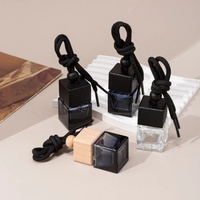 Flacon de parfum en verre noir carré de 8 ml avec bouchon à vis, huile essentielle pour voiture, aromathérapie, pendentif pour rétroviseur, contenant de parfum vide