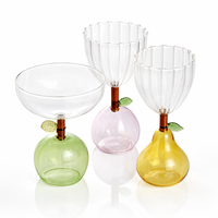 Gobelet à cocktail créatif en verre en forme de plante, design pomme-poire, avec base colorée et décoration en forme de feuille, pièce unique