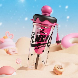 Nouveaux produits 2025 mignon enfants bouteille d'eau en plastique avec sangle gobelet de crème glacée avec paille thé <span class=keywords><strong>infuseur</strong></span> <span class=keywords><strong>tasse</strong></span> d'eau <span class=keywords><strong>pour</strong></span> l'école Kawaii - Product Image 5