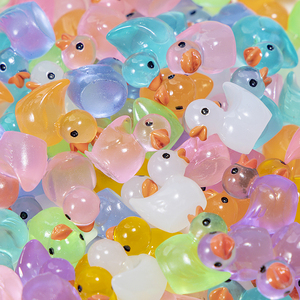 15 colores que brillan en la oscuridad pato con botella de plástico estatuilla en miniatura artesanía de resina luminosa Mini pato decoración de jardín - Product Image 6