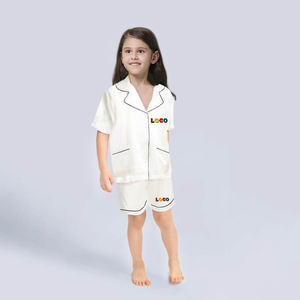 Vente en gros <span class=keywords><strong>de</strong></span> <span class=keywords><strong>chemise</strong></span> <span class=keywords><strong>de</strong></span> <span class=keywords><strong>nuit</strong></span> en soie avec logo personnalisé Vêtements <span class=keywords><strong>de</strong></span> <span class=keywords><strong>nuit</strong></span> à manches courtes pour petites filles Ensemble <span class=keywords><strong>de</strong></span> pyjamas en satin pour enfants - Product Image 4