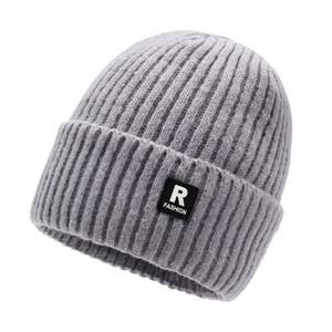 <span class=keywords><strong>Bonnet</strong></span> côtelé unisexe personnalisé avec patch lettre R – Chaud, extensible et doux pour homme et <span class=keywords><strong>femme</strong></span> – Idéal pour l'hiver et la <span class=keywords><strong>neige</strong></span> - Product Image 3
