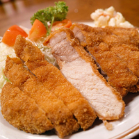 Migas de Pan Panko de Trigo Estilo Japonés, Forma de Aguja de 2-12 mm, Amarillas, Bajas en Sal, para Frituras de Alta Gama, Textura Crujiente