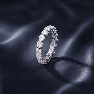 Anello Eternity Completo Kacy con Diamanti Sintetici HPHT CVD a Forma Ovale Smeraldo, in Argento S925, Cavo e Traspirante, Certificato IGI, Vendita all'Ingrosso - Product Image 2